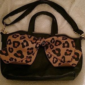 Betsey Johnson bow nanza satchel handbag💜